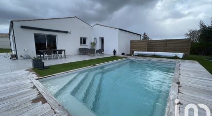 House 4 rooms of 123 m² in Asnières-la-Giraud (17400)