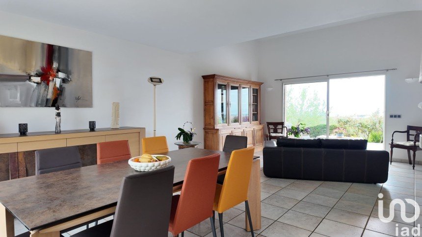 House 8 rooms of 240 m² in Saint-Bonnet-les-Oules (42330)