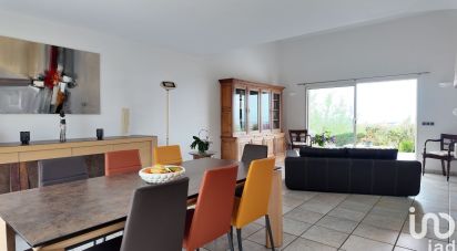 House 8 rooms of 240 m² in Saint-Bonnet-les-Oules (42330)