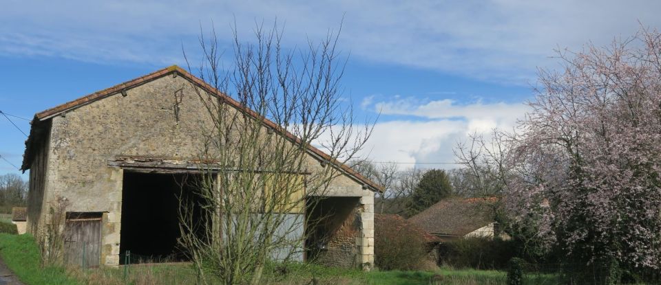 House 6 rooms of 130 m² in Valdivienne (86300)