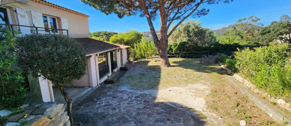 House 10 rooms of 136 m² in LES ISSAMBRES (83380)