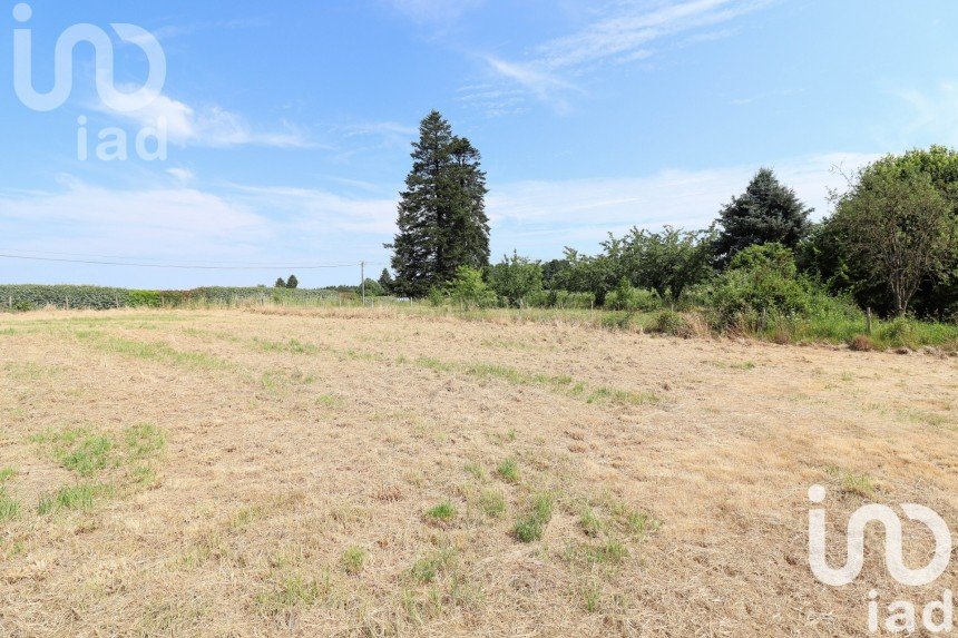 Land of 1,726 m² in Chaptelat (87270)
