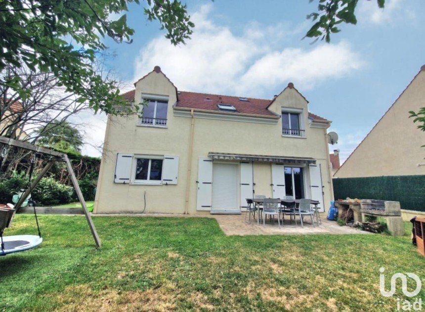 House 6 rooms of 110 m² in Mandres-les-Roses (94520)