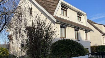 Maison 9 pièces de 135 m² à Tinqueux (51430)