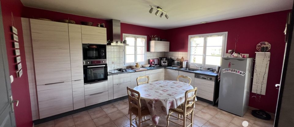 Traditional house 5 rooms of 134 m² in Faye-sur-Ardin (79160)