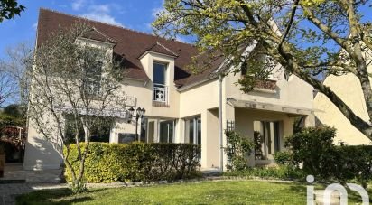 Maison 9 pièces de 253 m² à Le Plessis-Bouchard (95130)