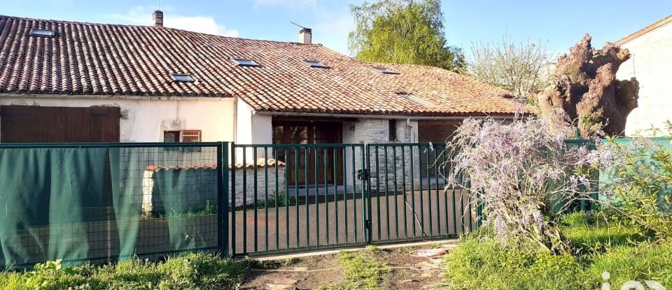 House 9 rooms of 217 m² in Bernay-Saint-Martin (17330)