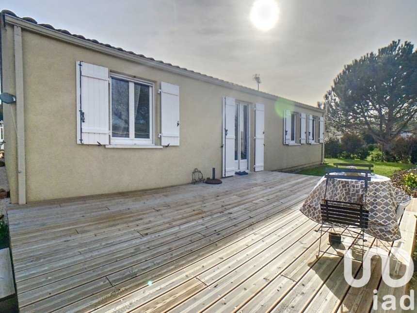 Maison traditionnelle 4 pièces de 90 m² à Saint-Seurin-sur-l'Isle (33660)