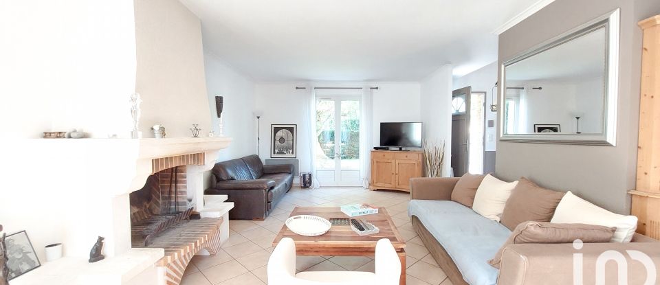 Maison traditionnelle 5 pièces de 150 m² à Montfort-l'Amaury (78490)