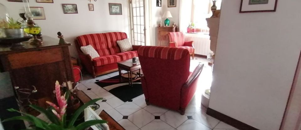 House 7 rooms of 100 m² in Saumur (49400)