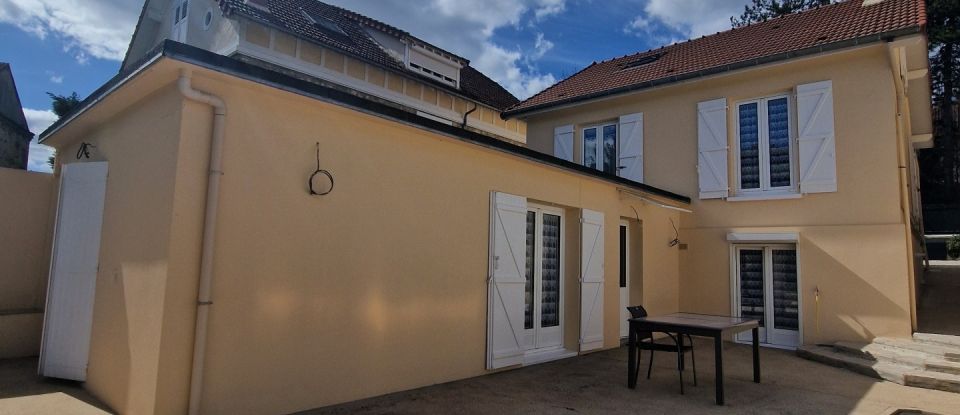 Traditional house 5 rooms of 151 m² in Avon (77210)