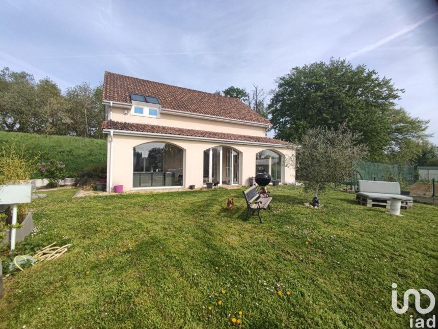 House 5 rooms of 192 m² in Grand-Couronne (76530)
