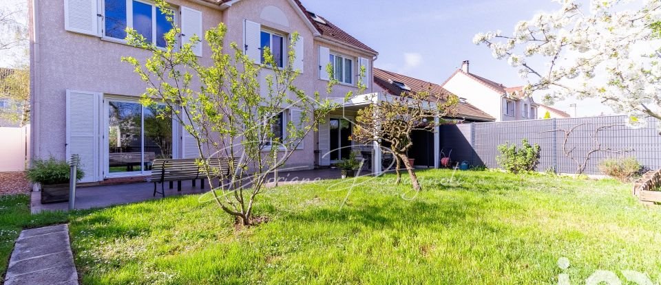 Maison traditionnelle 8 pièces de 165 m² à Méry-sur-Oise (95540)
