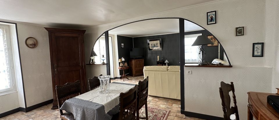 Maison traditionnelle 5 pièces de 236 m² à Pruniers (36120)