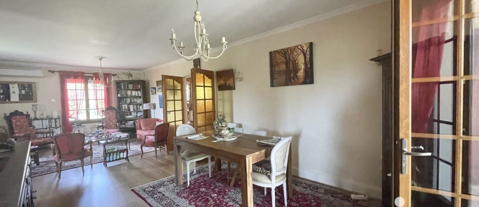 Traditional house 8 rooms of 185 m² in Lanquais (24150)