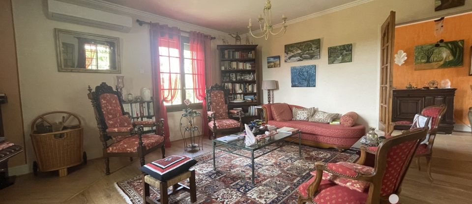 Traditional house 8 rooms of 185 m² in Lanquais (24150)
