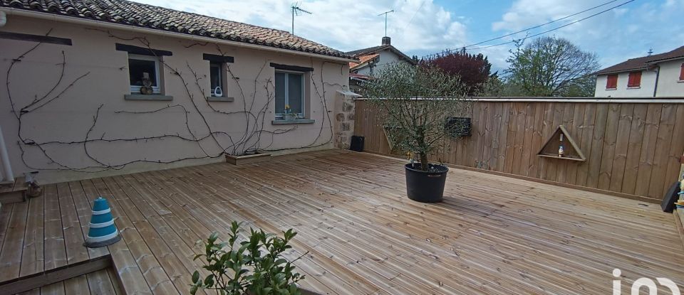 House 10 rooms of 180 m² in Rouillé (86480)
