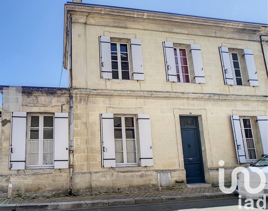 Maison traditionnelle 5 pièces de 145 m² à Saint-Médard-de-Guizières (33230)