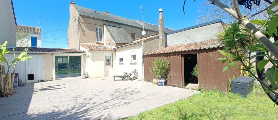 House 4 rooms of 94 m² in Thouars (79100)