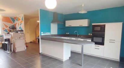 House 6 rooms of 109 m² in Avesnes-le-Comte (62810)