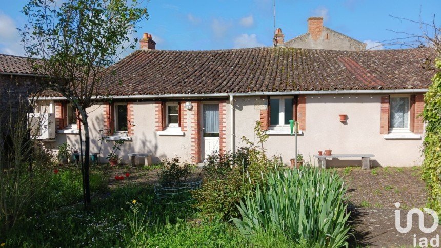 House 4 rooms of 120 m² in Chemillé-en-Anjou (49670)