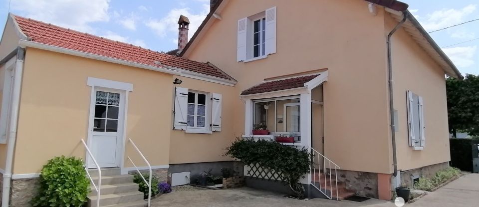 Traditional house 6 rooms of 155 m² in Saint-Fargeau-Ponthierry (77310)
