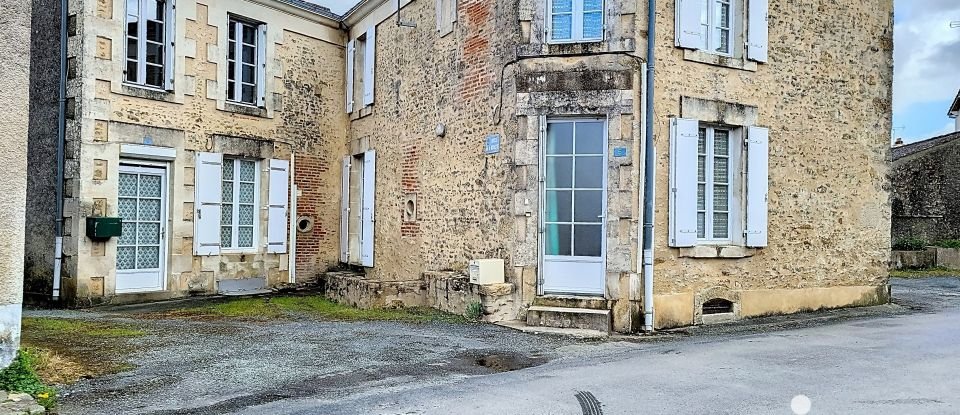 Village house 5 rooms of 100 m² in Sigournais (85110)