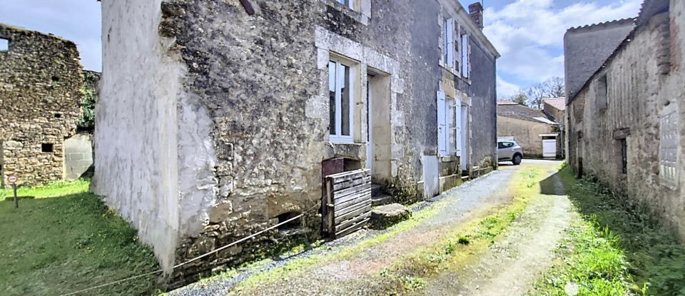 Maison de village 2 pièces de 48 m² à Sigournais (85110)