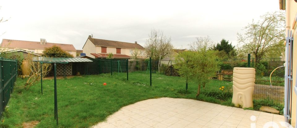 House 4 rooms of 75 m² in Savigny-le-Temple (77176)