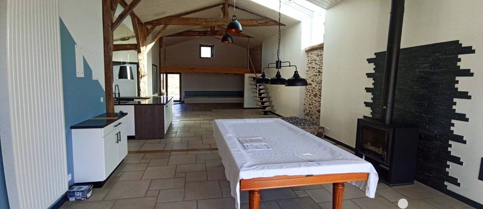 Barn conversion 5 rooms of 189 m² in La Chaize-le-Vicomte (85310)