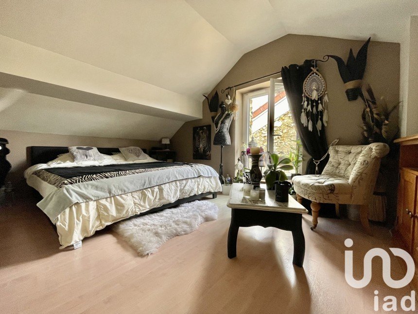 Village house 5 rooms of 120 m² in Villebon-sur-Yvette (91140)