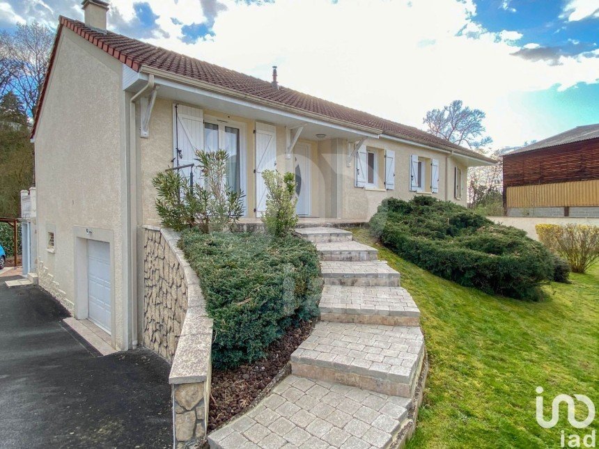 House 6 rooms of 143 m² in Montluçon (03100)