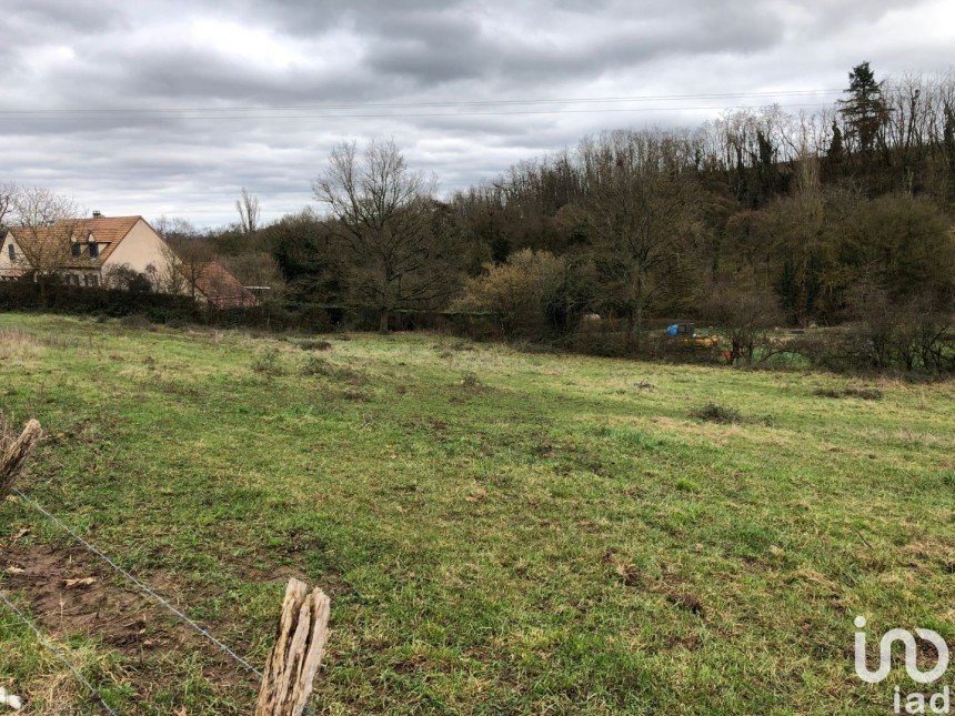 Land of 1,808 m² in Bissey-sous-Cruchaud (71390)