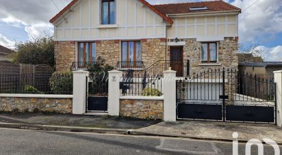Maison traditionnelle 7 pièces de 138 m² à Saint-Leu-la-Forêt (95320)