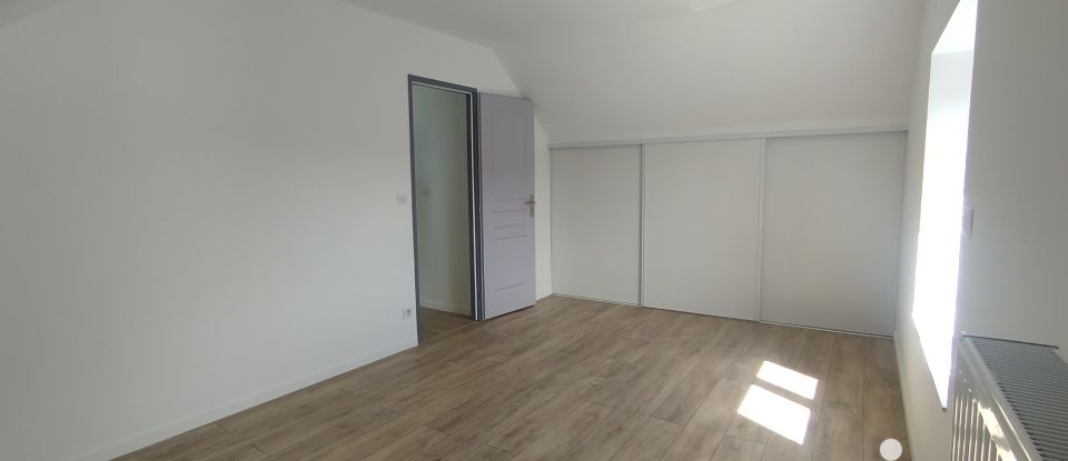 House 4 rooms of 98 m² in Combronde (63460)
