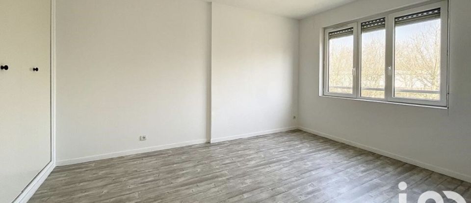 Apartment 3 rooms of 79 m² in Trappes (78190)
