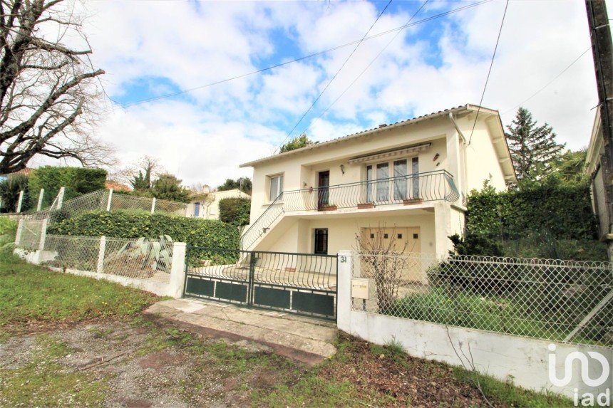 House 5 rooms of 112 m² in Saintes (17100)
