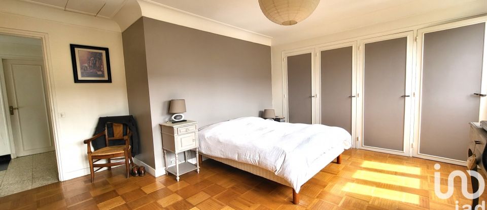 Traditional house 7 rooms of 155 m² in Saint-Maur-des-Fossés (94100)