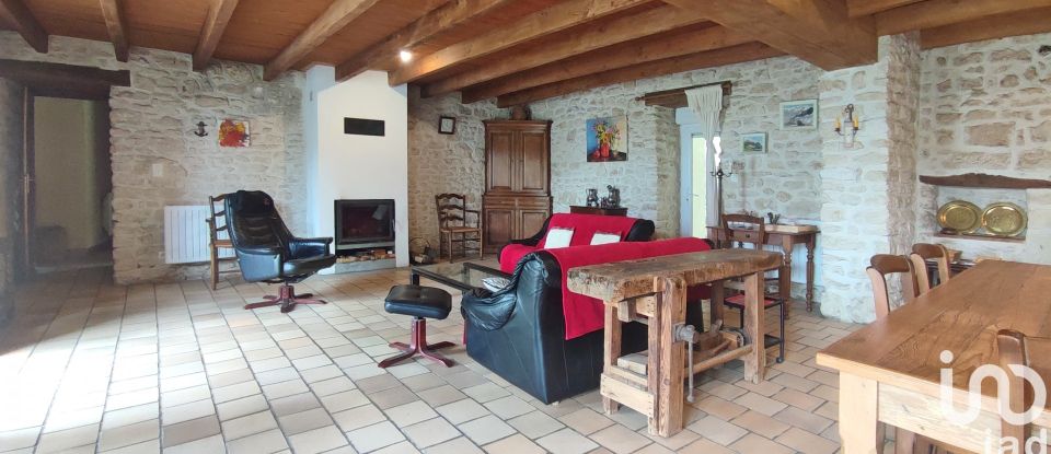 Village house 4 rooms of 168 m² in Chérac (17610)