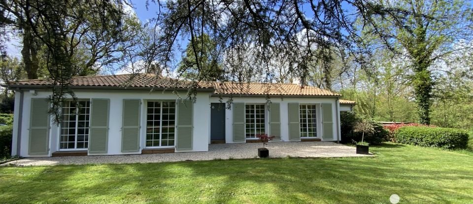 Traditional house 6 rooms of 146 m² in Aizenay (85190)