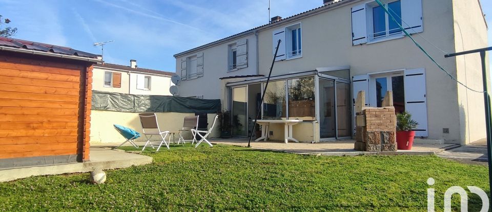 House 4 rooms of 91 m² in Fontenay-le-Comte (85200)