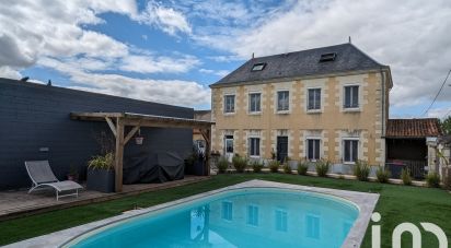 Maison 9 pièces de 230 m² à Saint-Léger-de-Montbrun (79100)