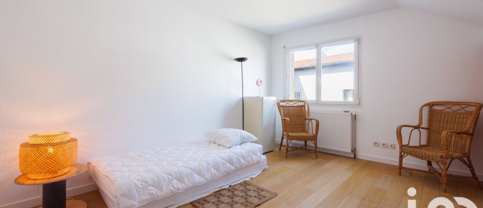 Triplex 4 rooms of 120 m² in Saint-Genis-les-Ollières (69290)