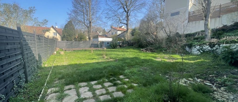 House 6 rooms of 113 m² in Le Thillay (95500)
