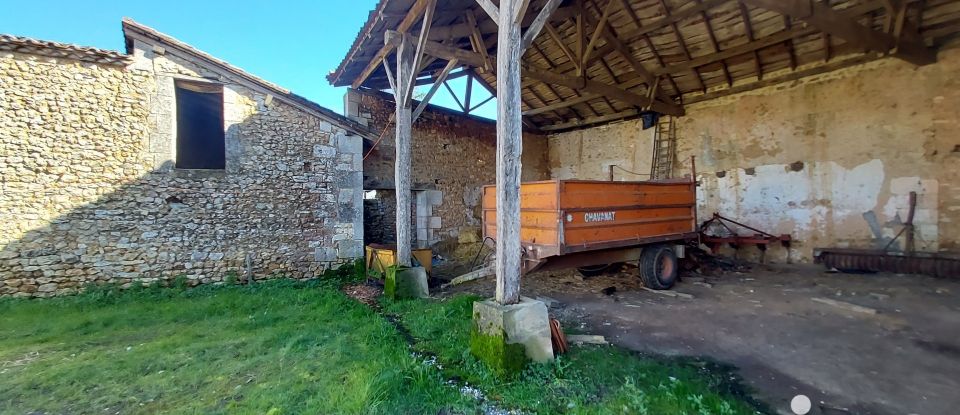 Farm 1 room of 30 m² in Les Pins (16260)