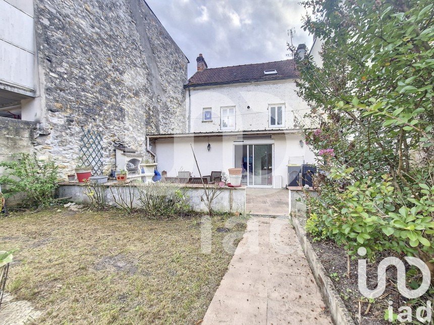 House 6 rooms of 125 m² in Nanteuil-le-Haudouin (60440)