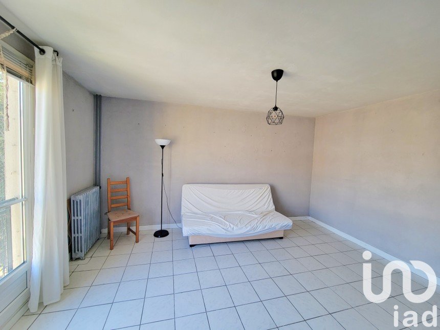 Apartment 3 rooms of 54 m² in Pantin (93500)
