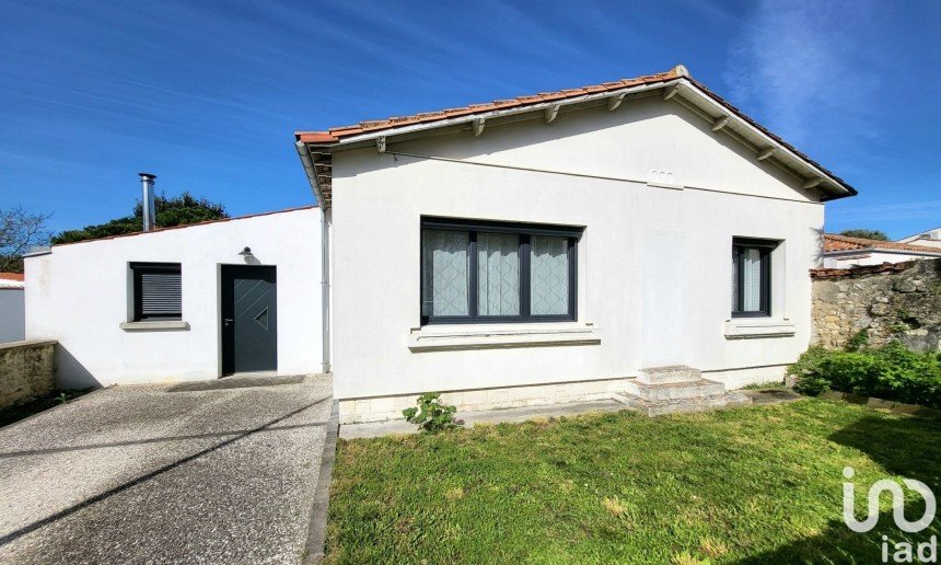 House 4 rooms of 106 m² in Périgny (17180)