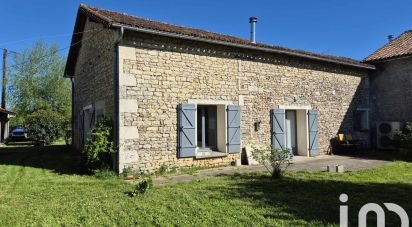 Country house 4 rooms of 166 m² in Saint-Macoux (86400)