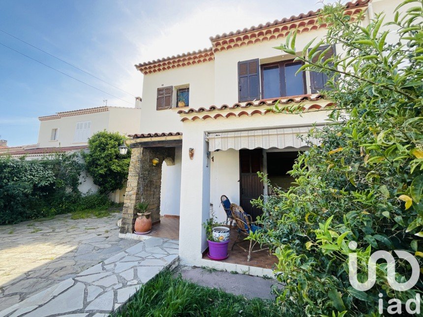 Traditional house 5 rooms of 88 m² in Six-Fours-les-Plages (83140)